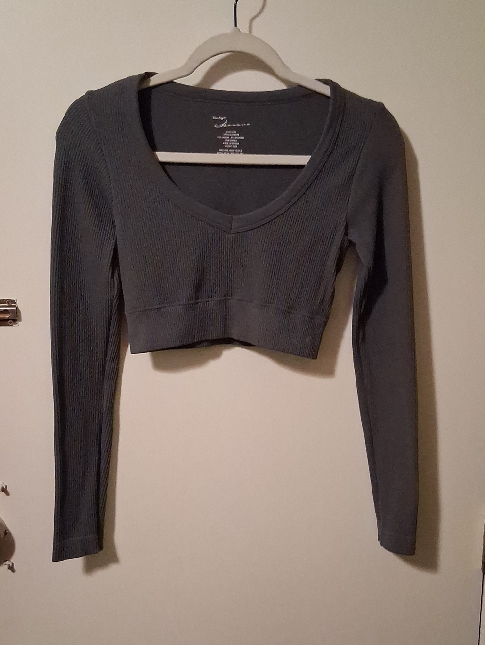 Boutique Vintage Havana Ribbed Long-Sleeve Cropped Top - Charcoal